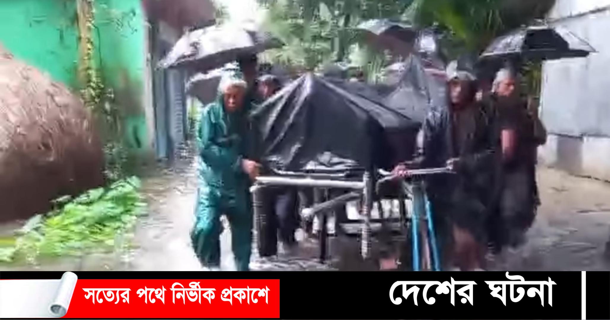 বন্যায় দুর্ভোগ: ভ্যান গাড়িতে মরদেহ গেল কবরস্থানে