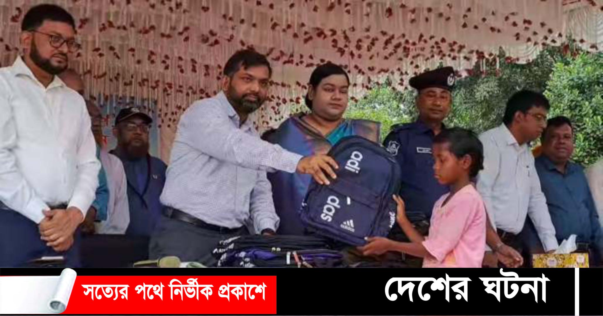 গোবিন্দগঞ্জে ক্ষুদ্র নৃগোষ্ঠীদের মাঝে বাইসাইকেল,সেলাই মেশিন বিতরন করেন জেলা প্রশাসক