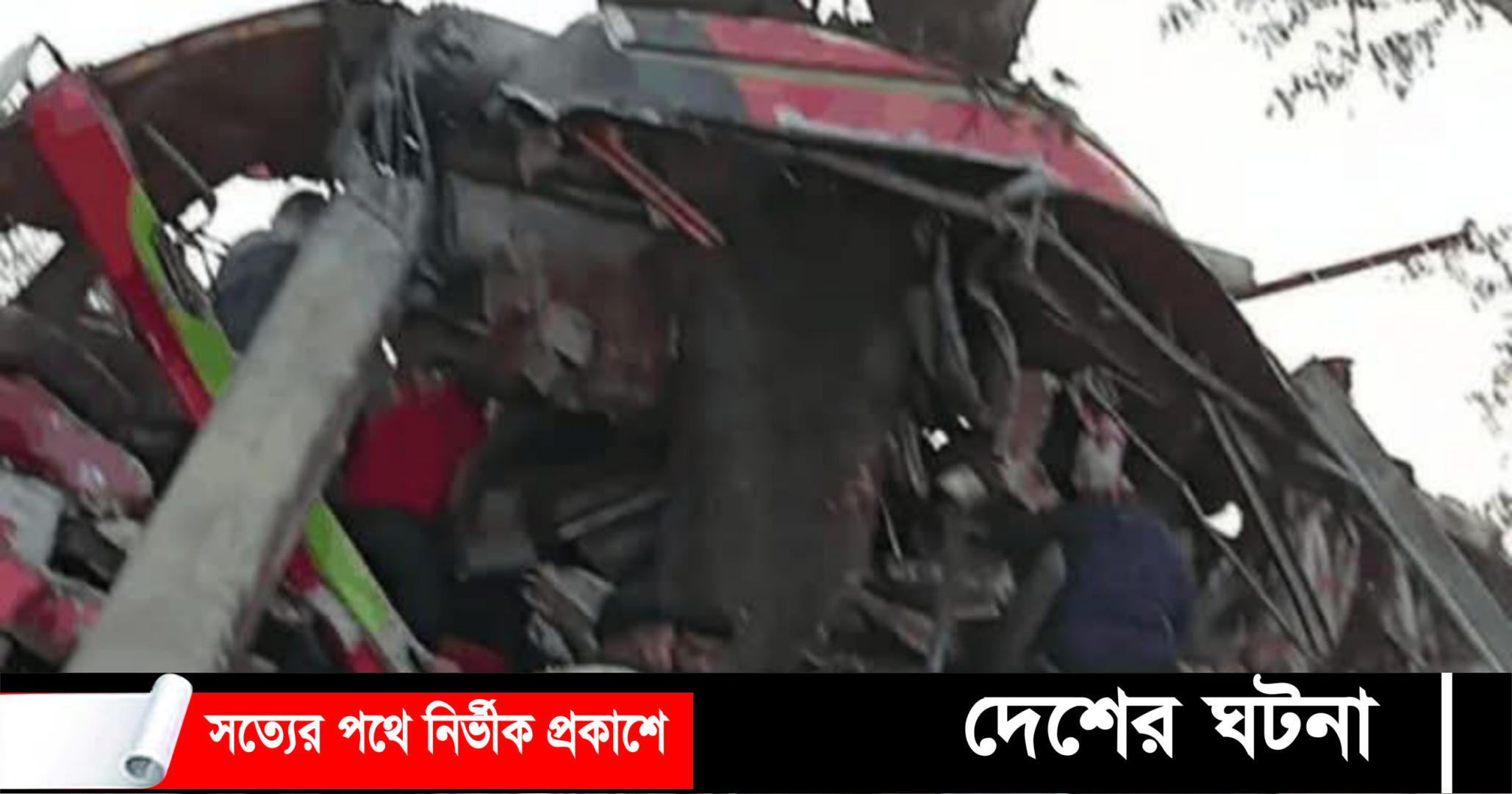 কুমিল্লায় বাস নিয়ন্ত্রণ হারিয়ে গাছে ধাক্কা  দুজন নিহত ,আহত ১০