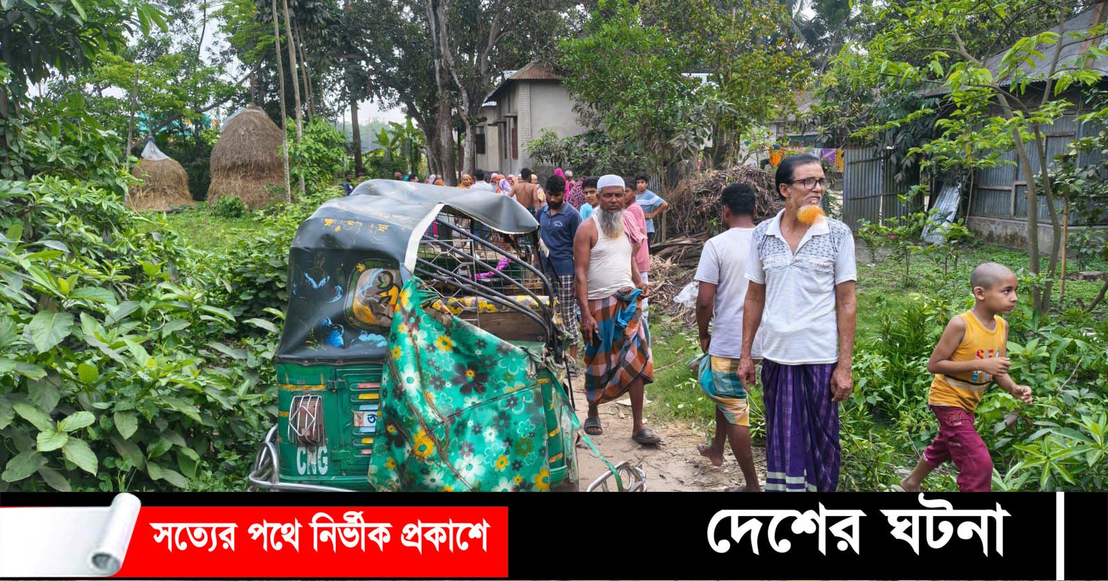 দেবীদ্বারে কাভার্ড ভ‍্যানের ধাক্কায় সিএনজি সিটকে সড়কে প্রাণ গেল মা- ছেলের