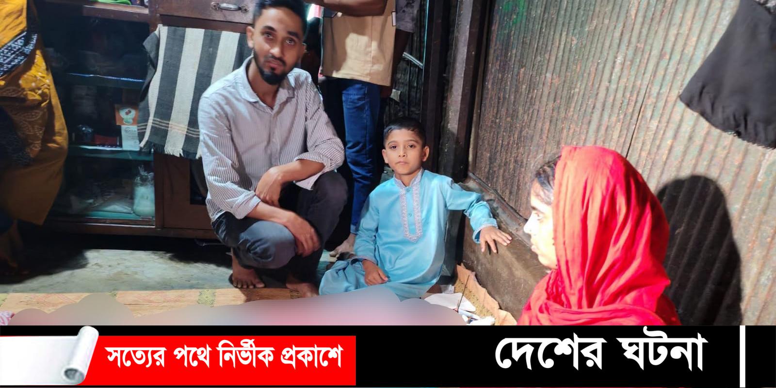 কুমিল্লায় মায়ের হাত থেকে ছিটকে ড্রেনে পড়ে যায় শিশু, বাঁচানো গেল না
